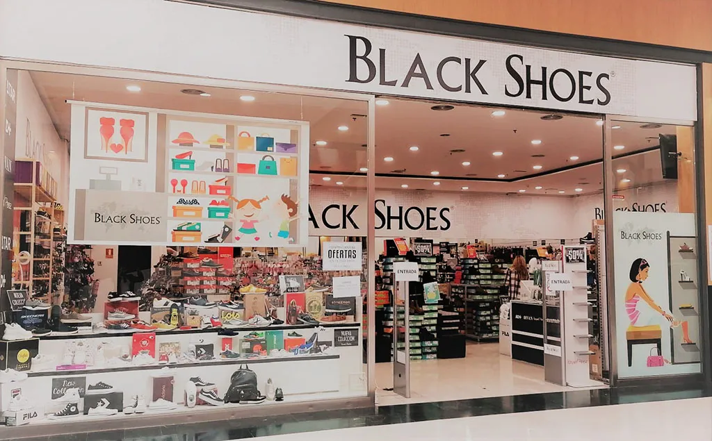 BLACK SHOES